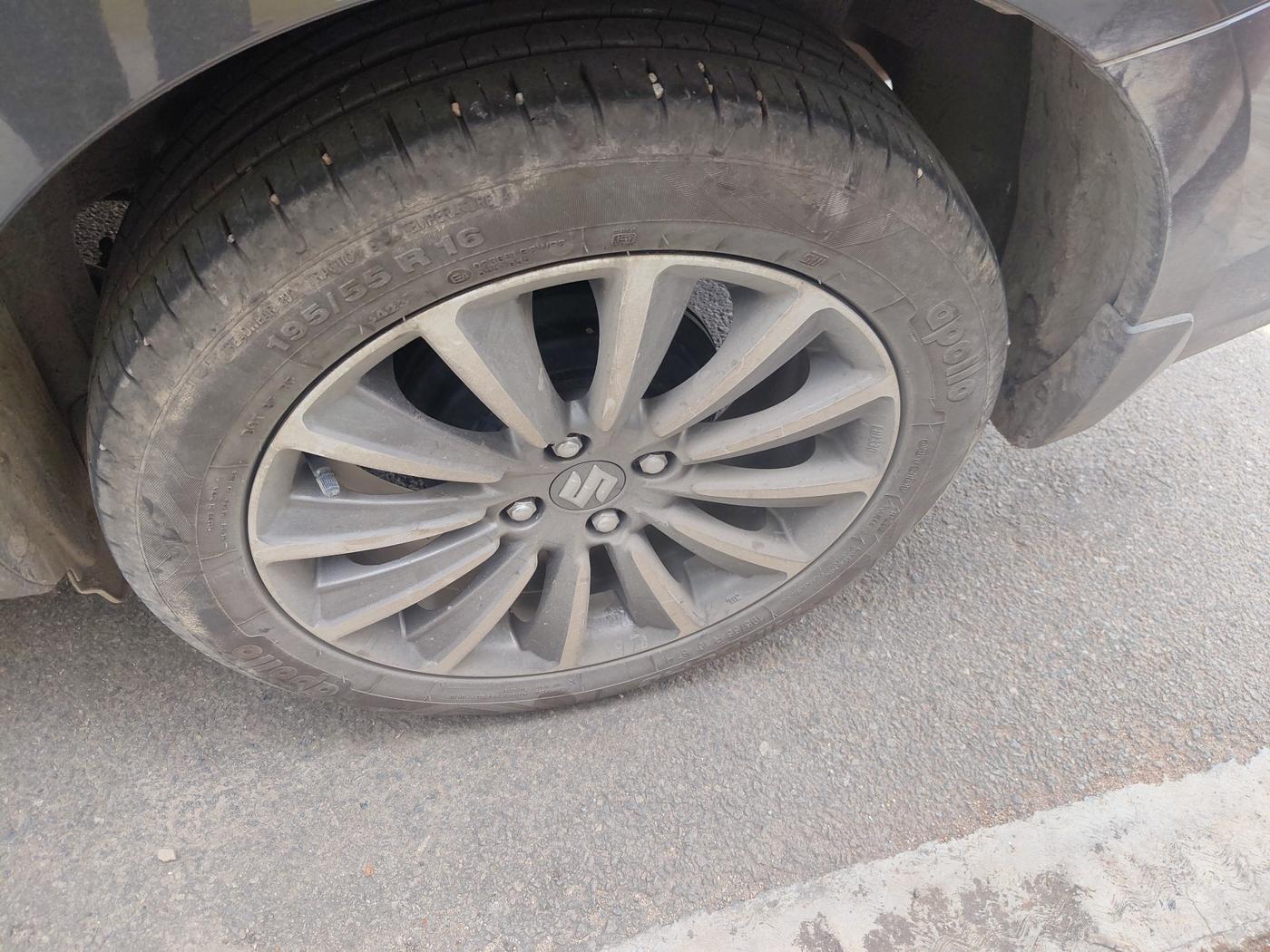 2024 Maruti Ciaz ALPHA  AT 1.5 SHVS PETROL, Petrol, Automatic, 35,420 km, tyre