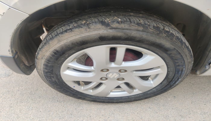 2014 Maruti Swift Dzire ZDI, Diesel, Manual, 1,58,858 km, tyre