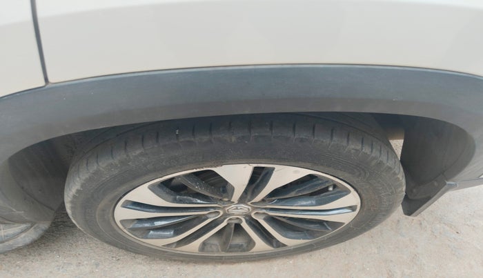2022 MG HECTOR SHARP HYBRID 1.5 PETROL, Petrol, Manual, 42,462 km, tyre