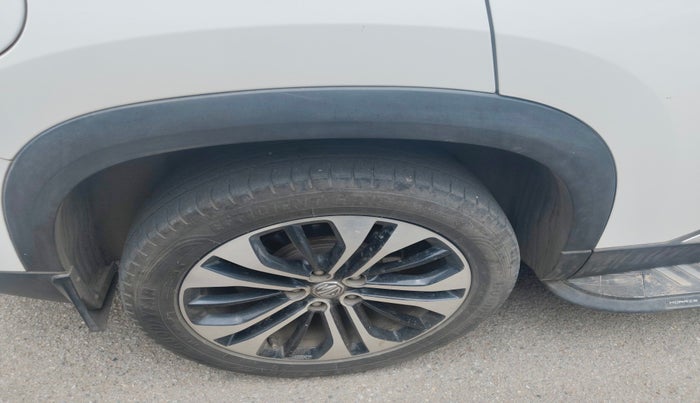2022 MG HECTOR SHARP HYBRID 1.5 PETROL, Petrol, Manual, 42,462 km, tyre