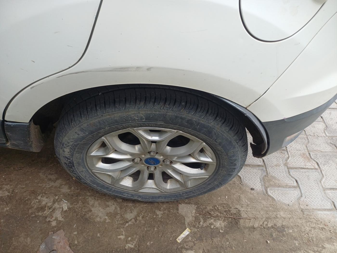2014 Ford Ecosport TITANIUM 1.5L DIESEL, Diesel, Manual, 1,18,800 km, tyre
