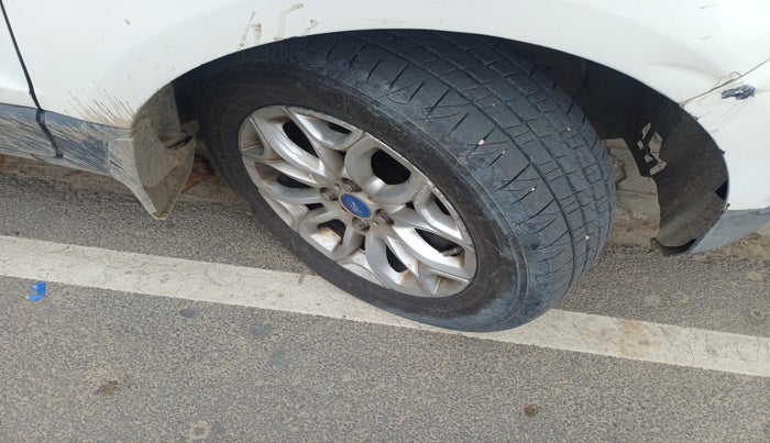 2014 Ford Ecosport TITANIUM 1.5L DIESEL, Diesel, Manual, 1,18,531 km, tyre