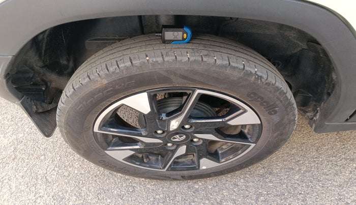 2023 Tata PUNCH CREATIVE  MT, Petrol, Manual, 39,116 km, tyre