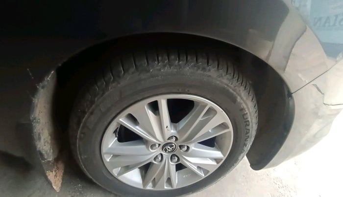 2019 Toyota Innova Crysta 2.8 ZX AT 7 STR, Diesel, Automatic, 39,332 km, tyre