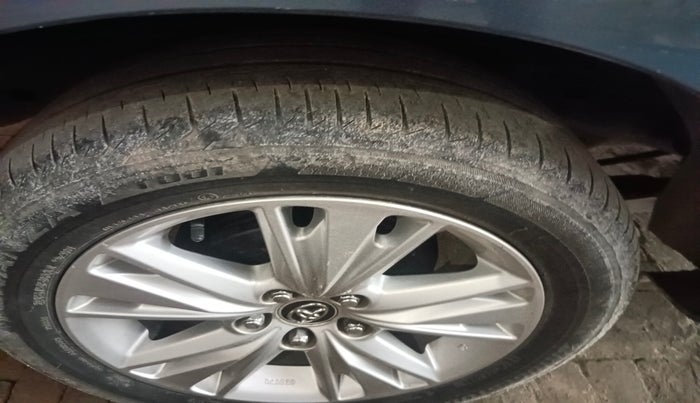 2019 Toyota Innova Crysta 2.8 ZX AT 7 STR, Diesel, Automatic, 39,332 km, tyre