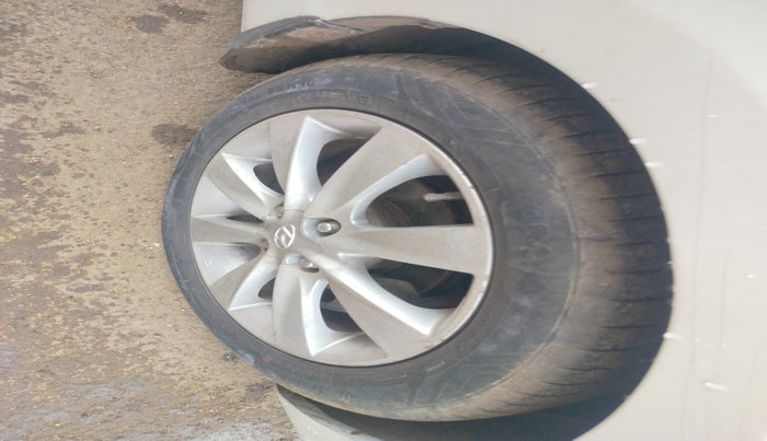 2011 Hyundai Verna FLUIDIC 1.6 CRDI SX, Diesel, Manual, 1,27,946 km, tyre