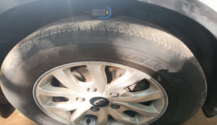 2015 Mahindra XUV500 W8, Diesel, Manual, 1,16,218 km, tyre