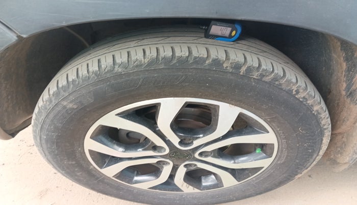 2015 Nissan Terrano XV D THP 110 PS, Diesel, Manual, 1,81,032 km, tyre