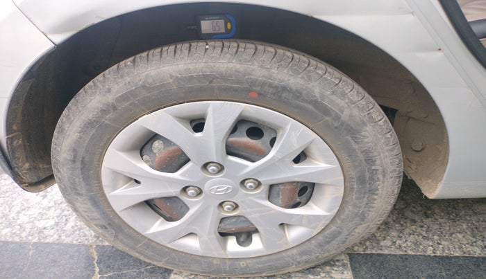 2015 Hyundai Grand i10 SPORTZ 1.2 KAPPA VTVT, Petrol, Manual, 32,929 km, tyre