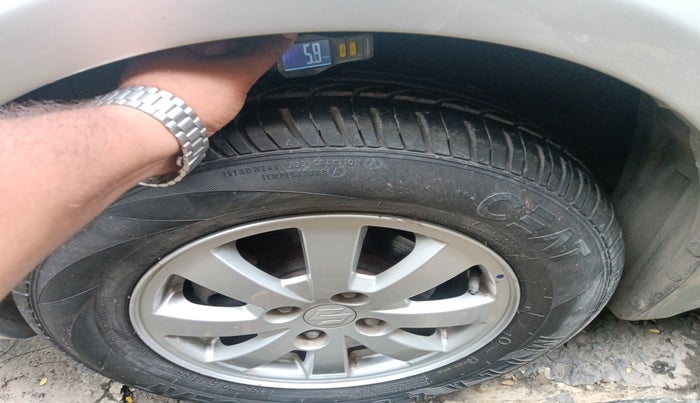 2010 Maruti Swift ZXI, Petrol, Manual, 50,113 km, tyre