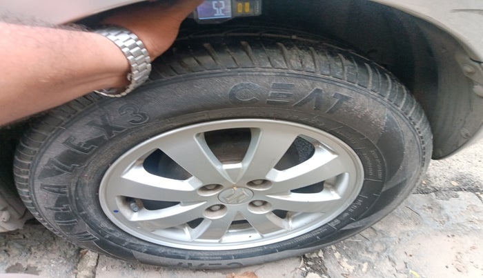2010 Maruti Swift ZXI, Petrol, Manual, 50,113 km, tyre