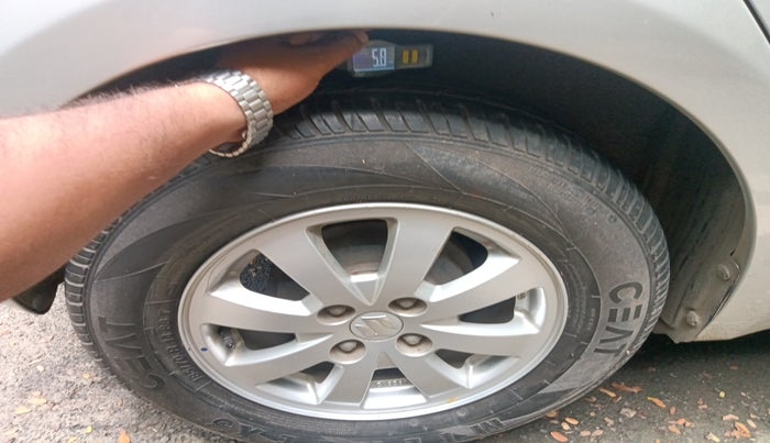 2010 Maruti Swift ZXI, Petrol, Manual, 50,113 km, tyre