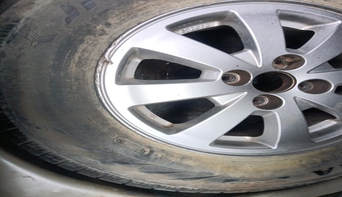 2010 Maruti Swift ZXI, Petrol, Manual, 50,113 km, tyre