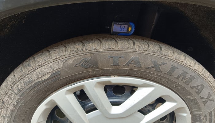 2019 Maruti Vitara Brezza VDI AMT, Diesel, Automatic, 1,02,067 km, tyre