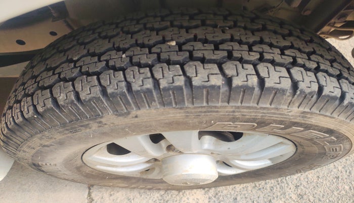 2013 Tata Safari Storme 2.2 VX 4X2, Diesel, Manual, 1,28,883 km, tyre