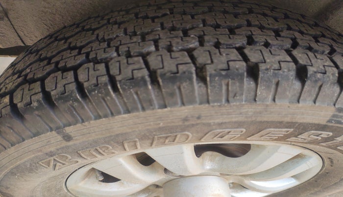 2013 Tata Safari Storme 2.2 VX 4X2, Diesel, Manual, 1,28,883 km, tyre