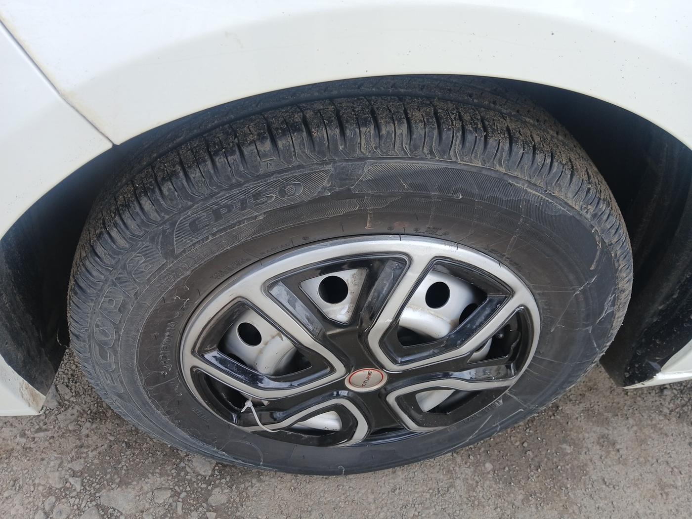 2023 Tata ALTROZ XE PETROL, Petrol, Manual, 55,673 km, tyre