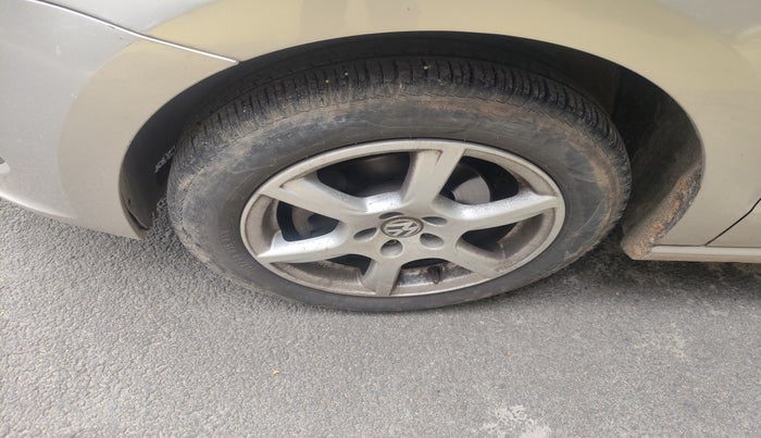 2013 Volkswagen Vento HIGHLINE 1.6 MPI, Petrol, Manual, 65,439 km, tyre