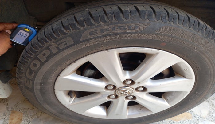 2010 Toyota Corolla Altis G PETROL, Petrol, Manual, 1,69,036 km, tyre