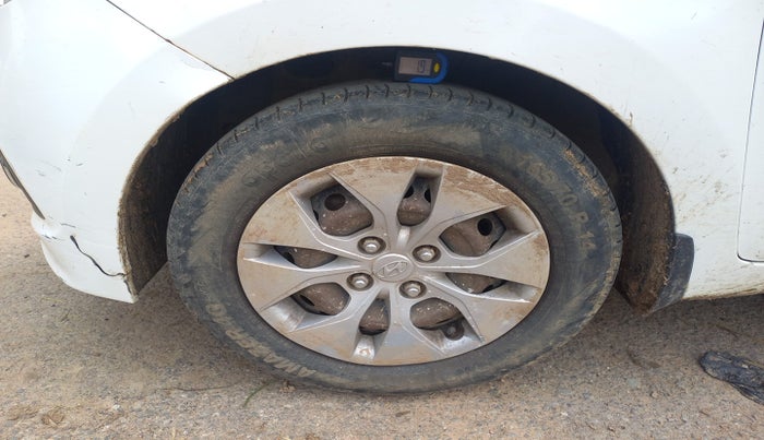 2016 Hyundai Xcent S 1.2, Petrol, Manual, 1,42,058 km, tyre
