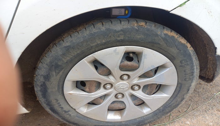 2016 Hyundai Xcent S 1.2, Petrol, Manual, 1,42,058 km, tyre