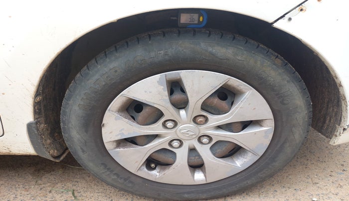2016 Hyundai Xcent S 1.2, Petrol, Manual, 1,42,058 km, tyre