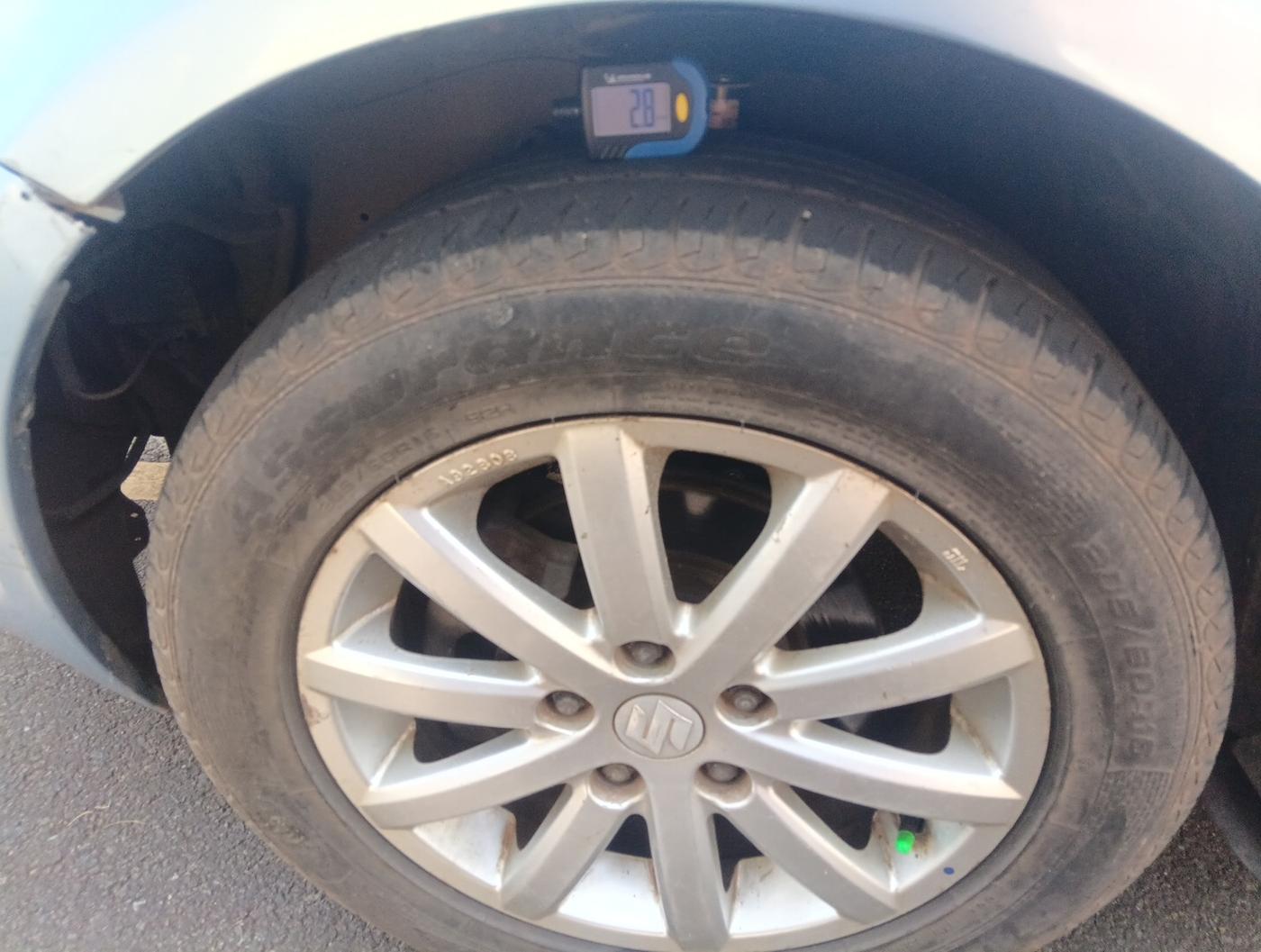 2011 Maruti SX4 ZDI, Diesel, Manual, 1,79,183 km, tyre