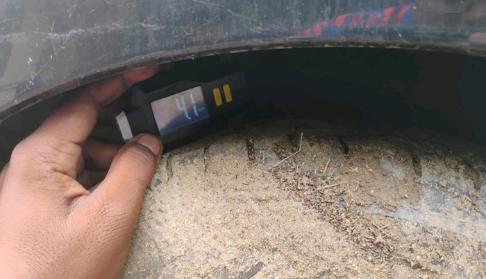 2010 Audi Q7 4.2 TDI QUATTRO, Diesel, Automatic, 1,35,799 km, tyre