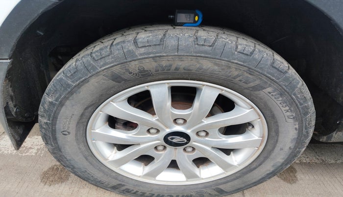 2017 Mahindra XUV500 W10 AT, Diesel, Automatic, 1,40,173 km, tyre