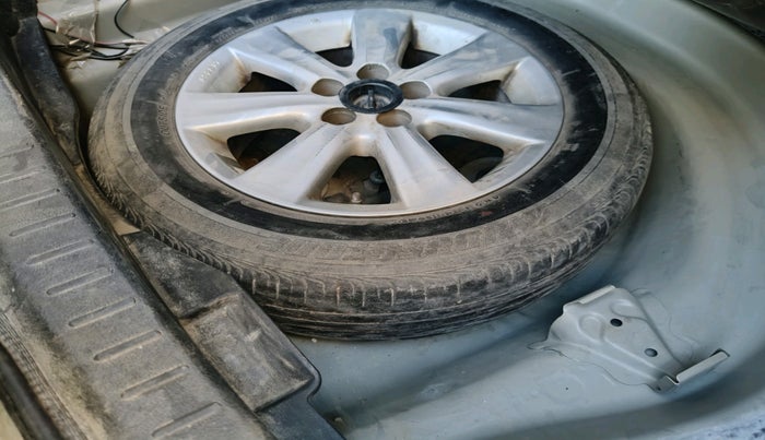 2010 Toyota Corolla Altis GL PETROL, Petrol, Manual, 83,291 km, tyre