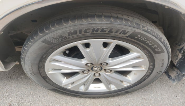 2016 Toyota Innova Crysta 2.8 ZX AT 7 STR, Diesel, Automatic, 2,06,032 km, tyre