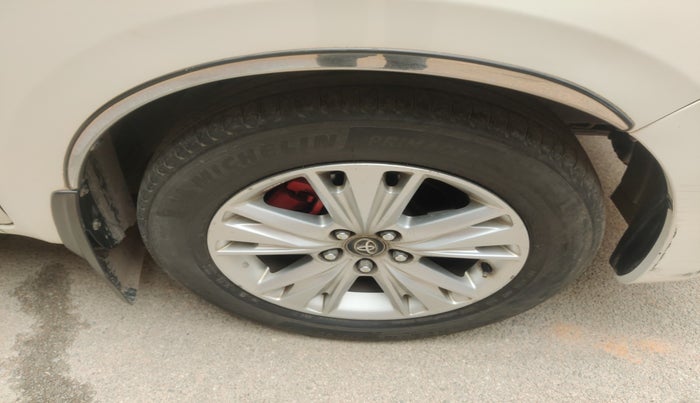 2016 Toyota Innova Crysta 2.8 ZX AT 7 STR, Diesel, Automatic, 2,06,032 km, tyre