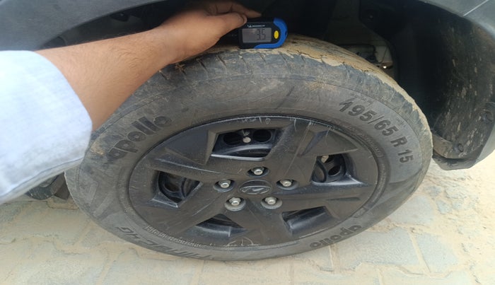 2024 Hyundai VENUE S 1.2, Petrol, Manual, 28,533 km, tyre