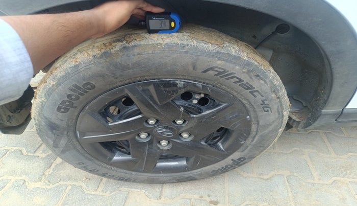2024 Hyundai VENUE S 1.2, Petrol, Manual, 28,533 km, tyre