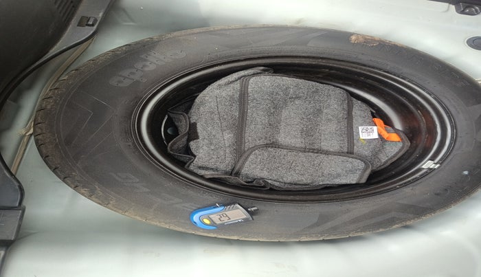 2024 Hyundai VENUE S 1.2, Petrol, Manual, 28,533 km, tyre