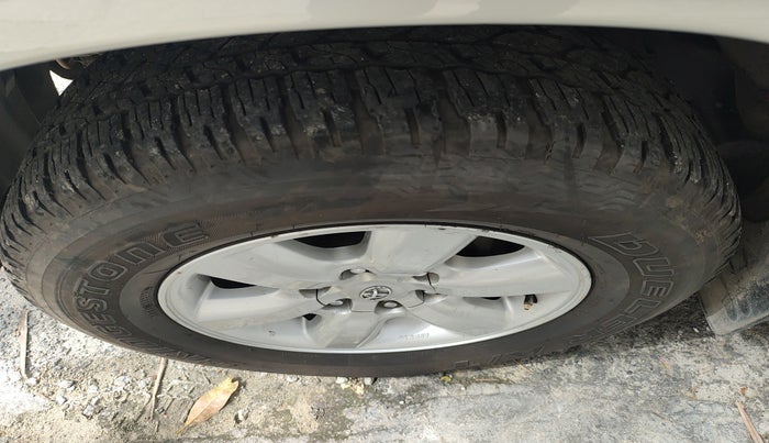 2011 Toyota Fortuner 3.0 4X4 MT, Diesel, Manual, 80,249 km, tyre