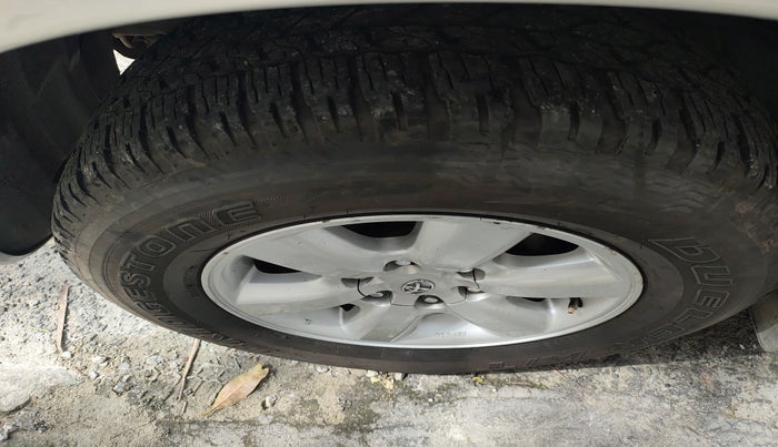2011 Toyota Fortuner 3.0 4X4 MT, Diesel, Manual, 80,249 km, tyre