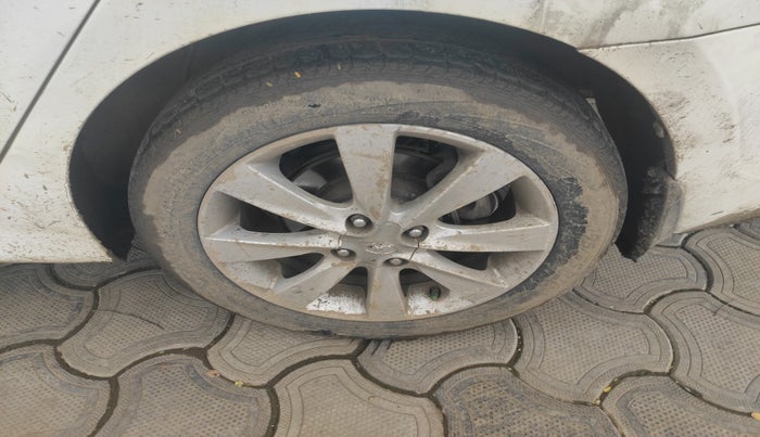 2012 Hyundai Verna FLUIDIC 1.6 CRDI SX OPT, Diesel, Manual, 1,60,954 km, tyre
