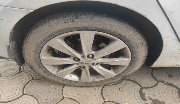 2012 Hyundai Verna FLUIDIC 1.6 CRDI SX OPT, Diesel, Manual, 1,60,954 km, tyre
