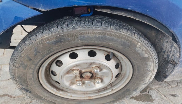2014 Hyundai Eon ERA +, Petrol, Manual, 60,901 km, tyre