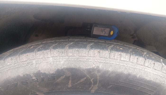 2019 Mahindra TUV300 T4 PLUS, Diesel, Manual, 1,05,459 km, tyre
