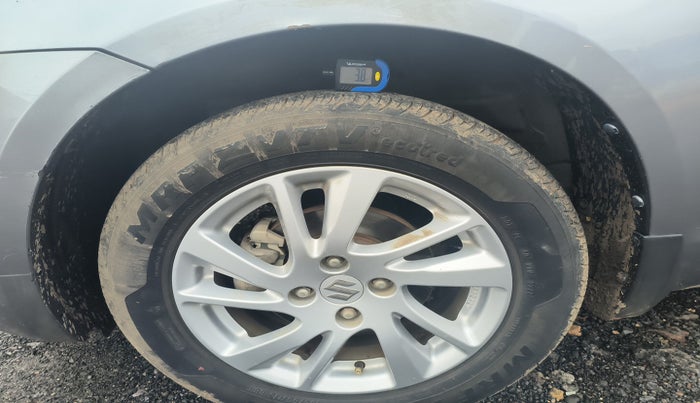 2013 Maruti Swift ZXI, Petrol, Manual, 77,896 km, tyre