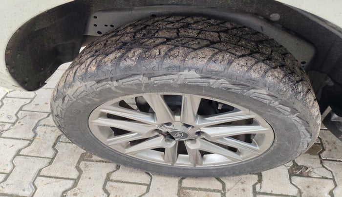 2018 Ford Endeavour TITANIUM 3.2 4X4 AT, Diesel, Automatic, 1,21,134 km, tyre