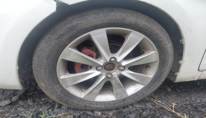 2011 Hyundai Verna FLUIDIC 1.6 CRDI SX, Diesel, Manual, 1,08,590 km, tyre