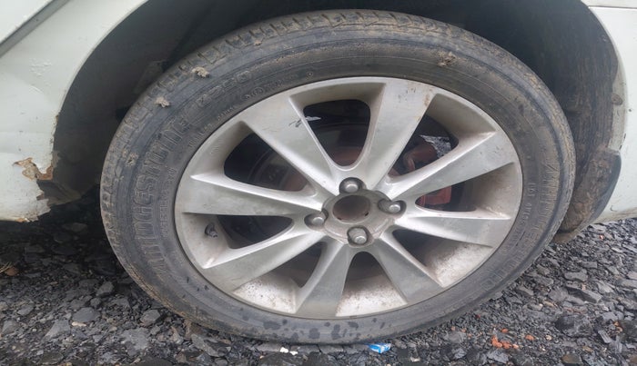 2011 Hyundai Verna FLUIDIC 1.6 CRDI SX, Diesel, Manual, 1,08,590 km, tyre