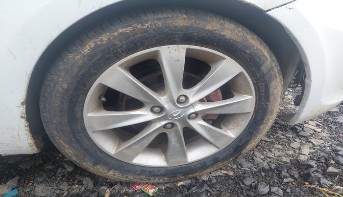 2011 Hyundai Verna FLUIDIC 1.6 CRDI SX, Diesel, Manual, 1,08,590 km, tyre