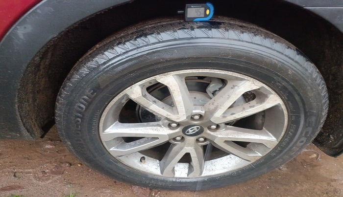 2015 Hyundai Santa Fe 4 WD AT, Diesel, Automatic, 1,14,857 km, tyre