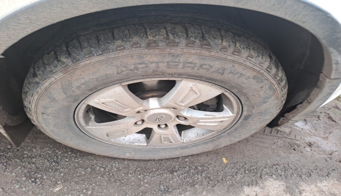 2012 Mahindra XUV500 W8, Diesel, Manual, 2,30,585 km, tyre