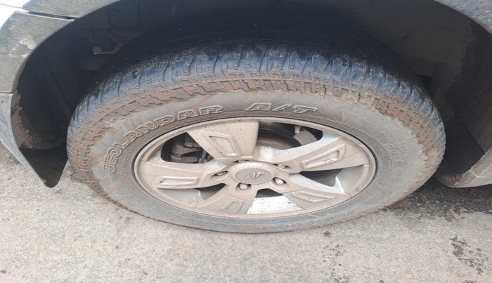 2012 Mahindra XUV500 W8, Diesel, Manual, 2,30,585 km, tyre