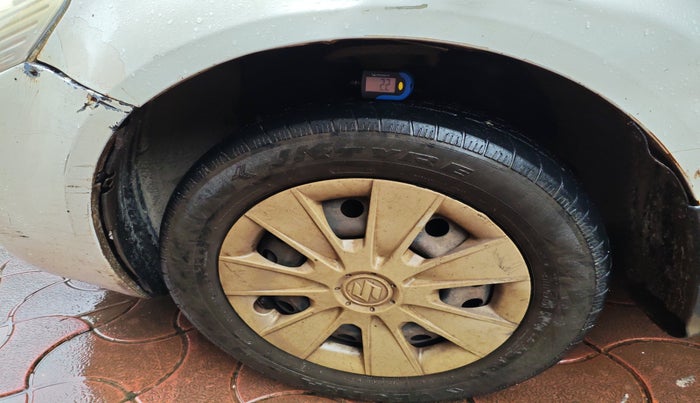 2013 Maruti SX4 VXI CNG, Petrol, Manual, 1,37,060 km, tyre